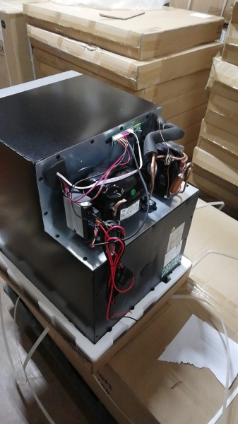 Компрессорный автохолодильник MobileComfort MCR-50S серебристый